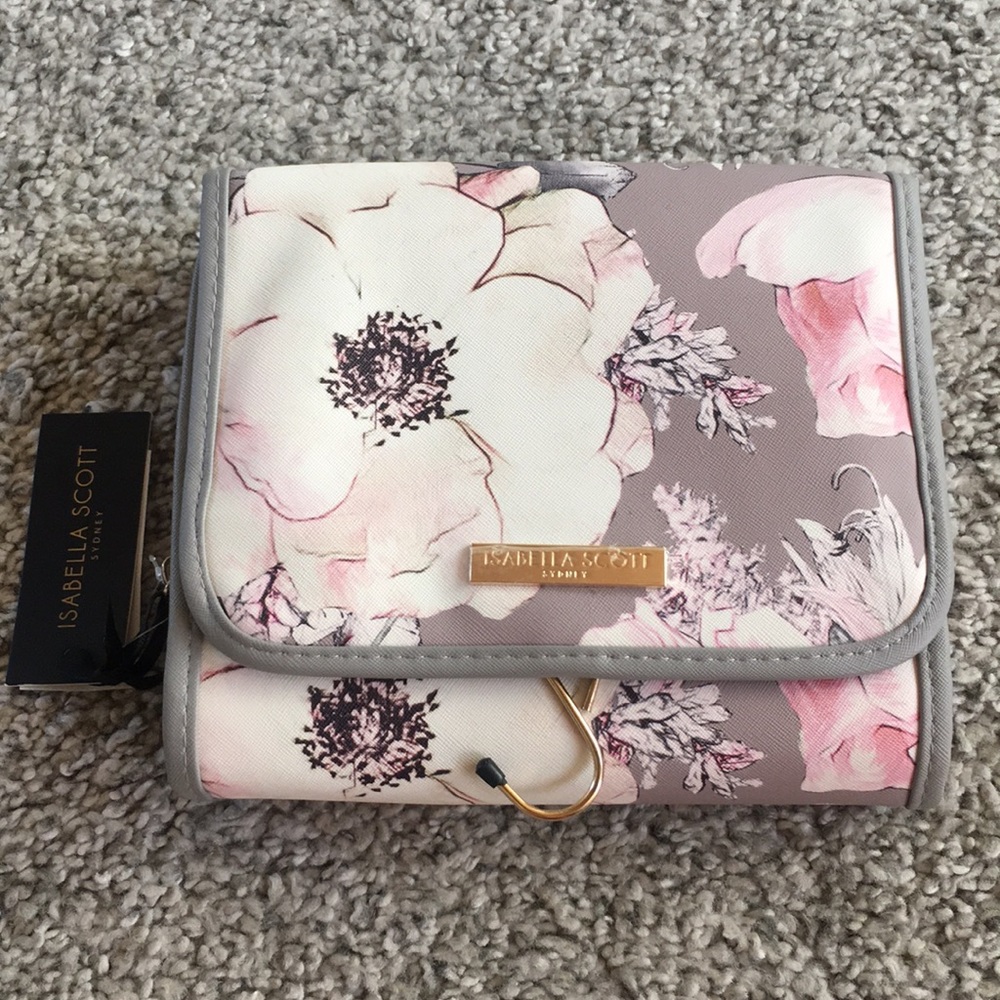 Cosmetic travel case